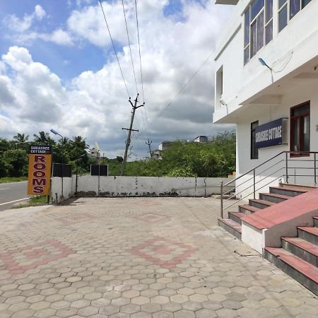 Subasree Cottage Tirunallar Екстериор снимка