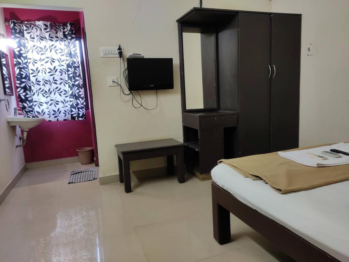Subasree Cottage Tirunallar Екстериор снимка