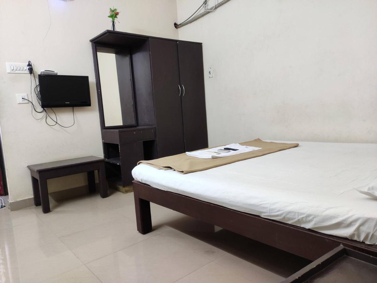 Subasree Cottage Tirunallar Екстериор снимка