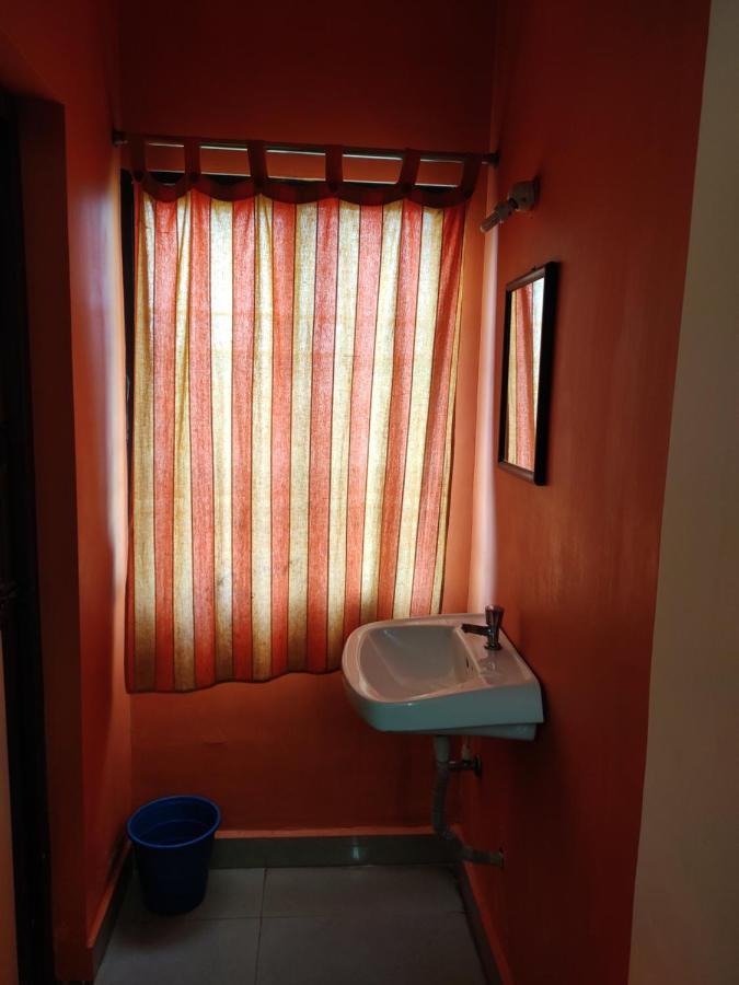Subasree Cottage Tirunallar Екстериор снимка