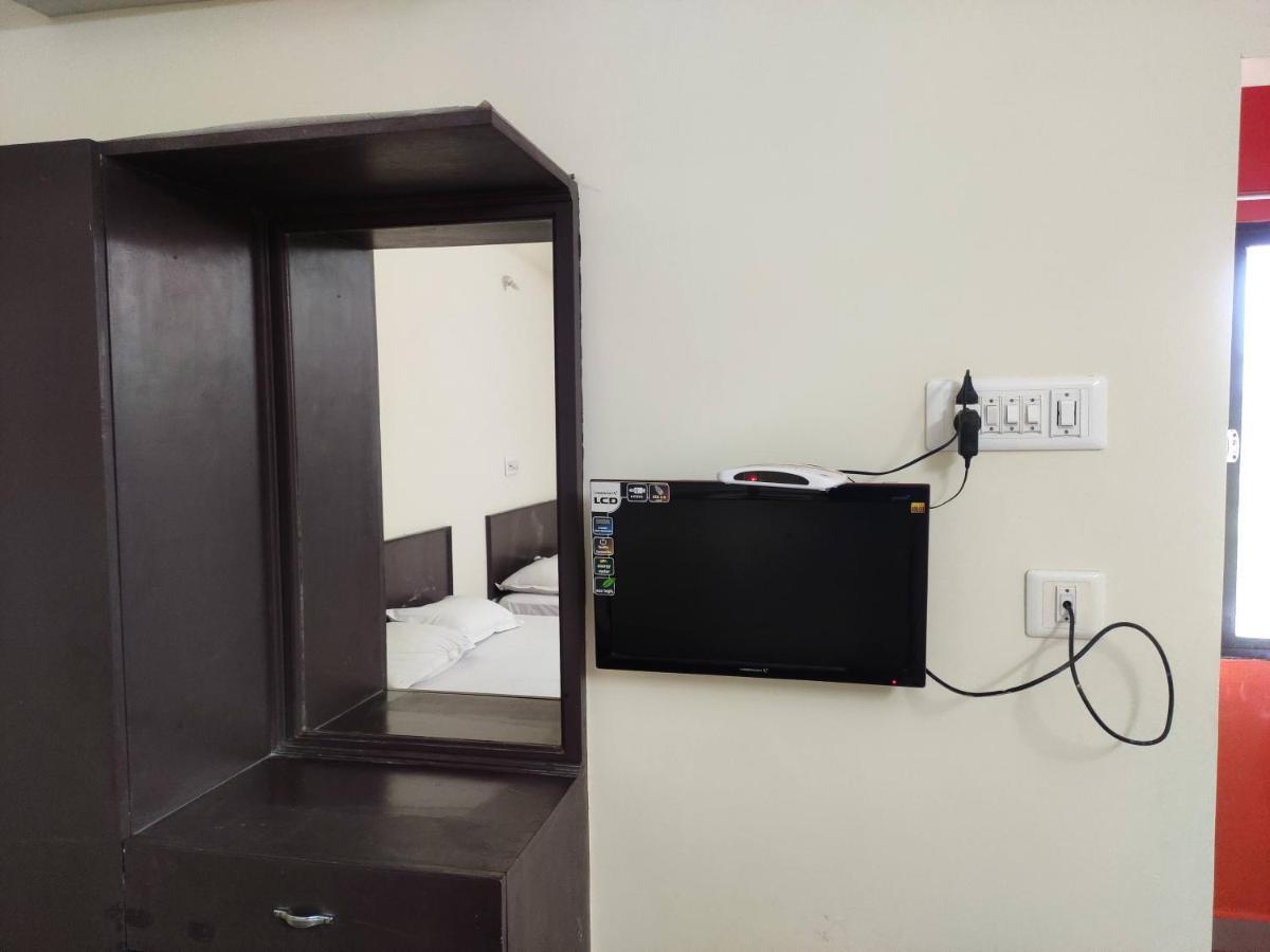 Subasree Cottage Tirunallar Екстериор снимка