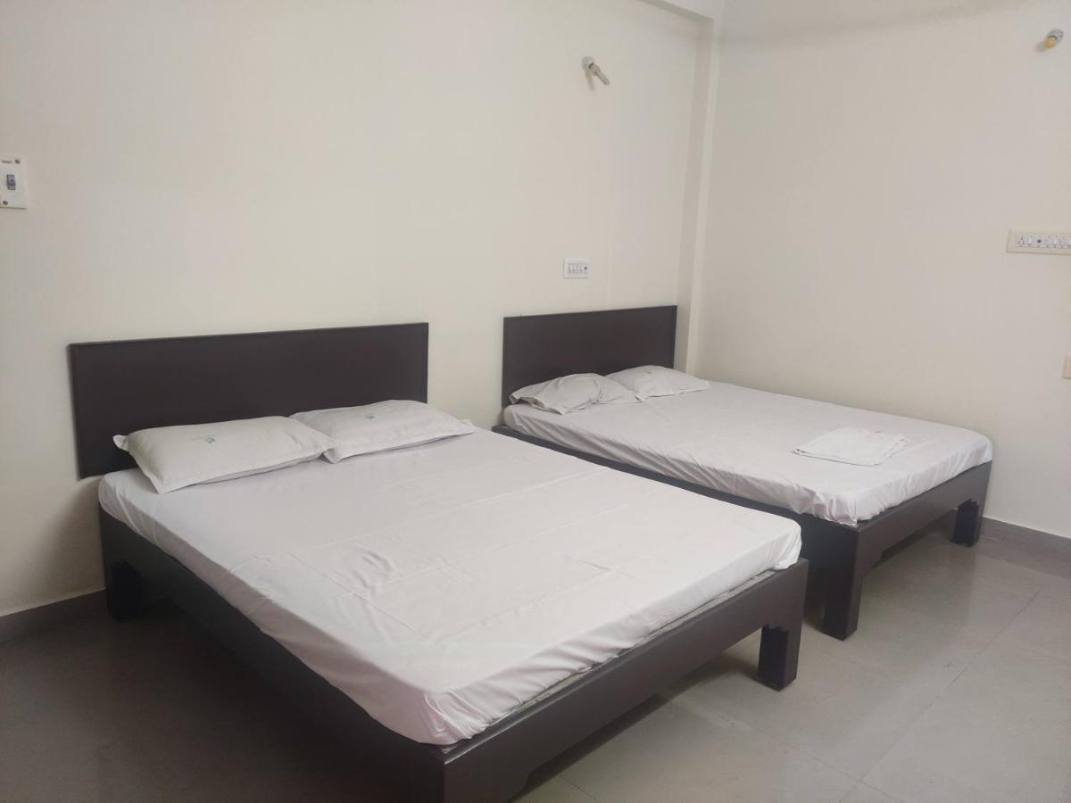Subasree Cottage Tirunallar Екстериор снимка