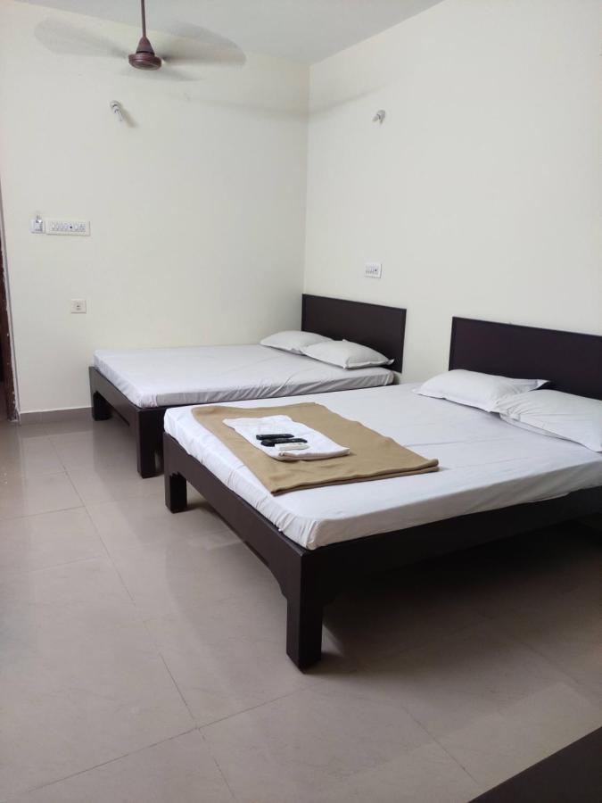 Subasree Cottage Tirunallar Екстериор снимка
