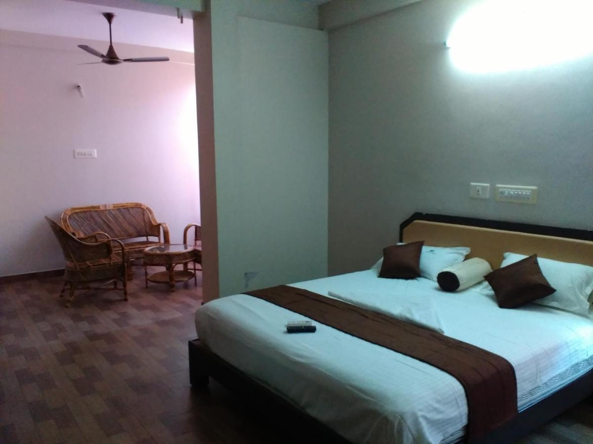 Subasree Cottage Tirunallar Екстериор снимка